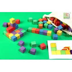 Cubes d'activité en bois coloré