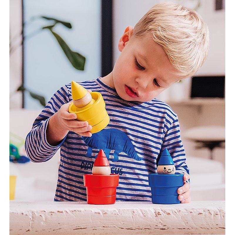 Jeu de logique en bois pour les plus jeunes avec des lutins facétieux.